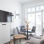 Johouse Apartment 10